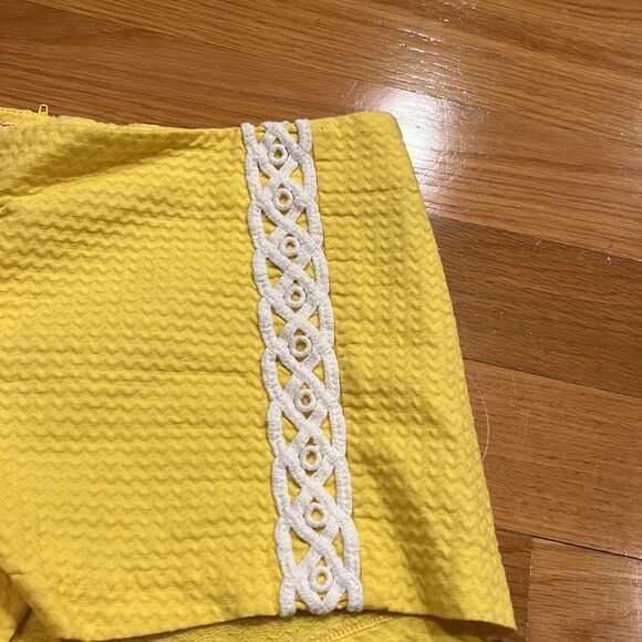 Lilly Pulitzer Lisa short yellow white lace size 4. - Picture 4 of 9